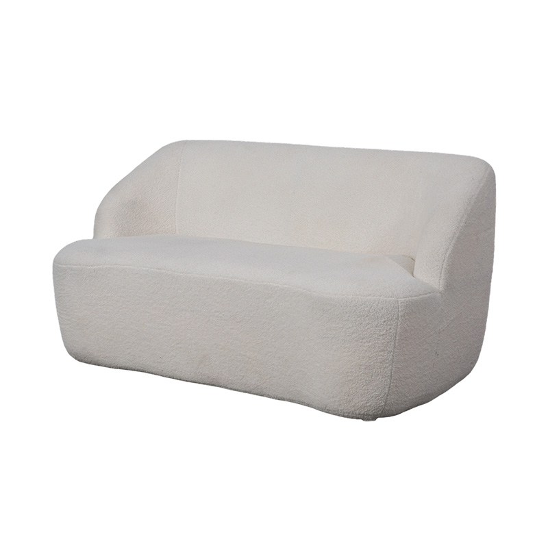 Abgerundetes Doppelsofa aus cremefarbenem Kunst-Sherpa-Stoff für einen gemütlichen Look