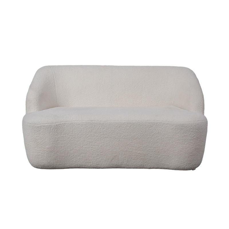 Abgerundetes Doppelsofa aus cremefarbenem Kunst-Sherpa-Stoff für einen gemütlichen Look